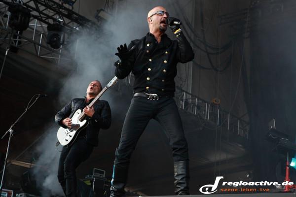 In Uniform - Fotos: Eisbrecher live bei Rock im Revier 2015 