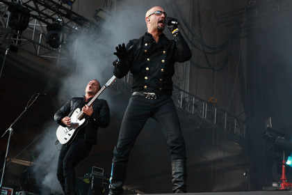 In Uniform - Fotos: Eisbrecher live bei Rock im Revier 2015 